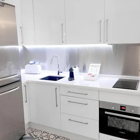 Апартаменти The White Rock Private Access To The Торремолінос